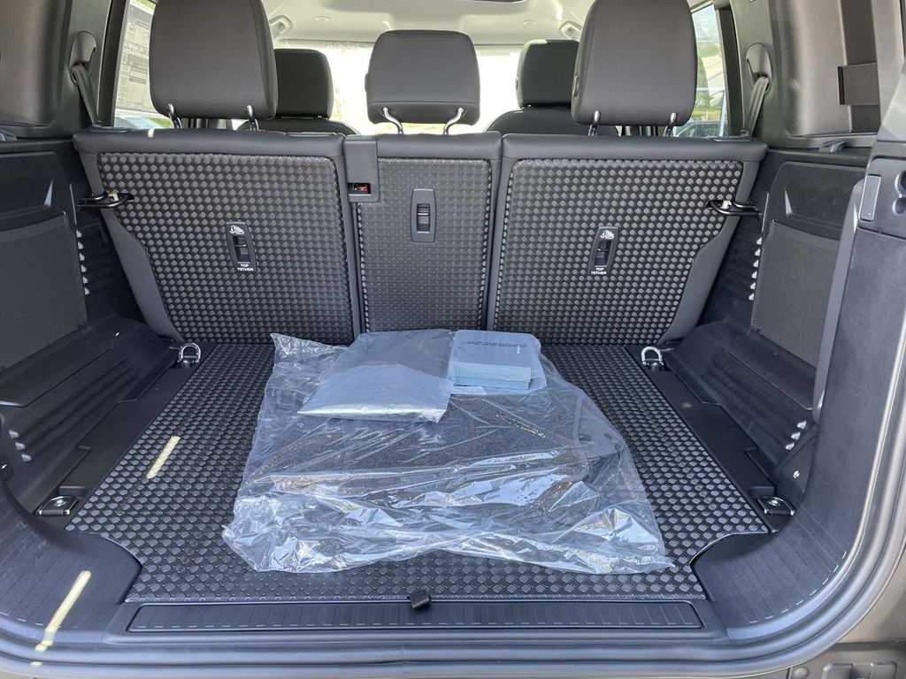 New 2026 Green Land Rover S image 18