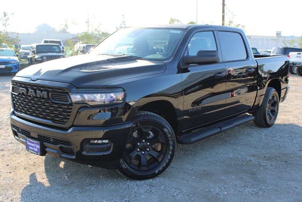 2026 RAM 1500 Express Crew Cab 4WD