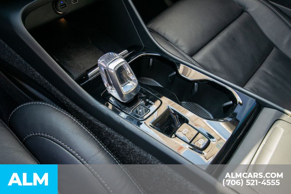 2023 Volvo XC40 Plus photo 25