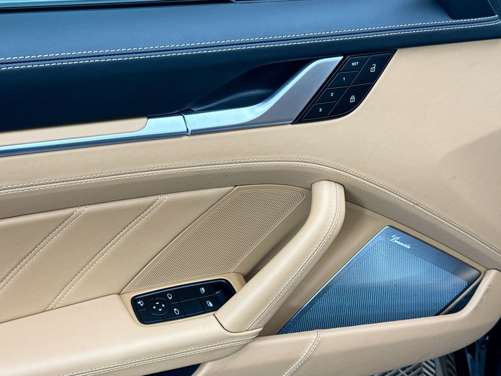 Thumbnail: 2024 Porsche 911 - 31