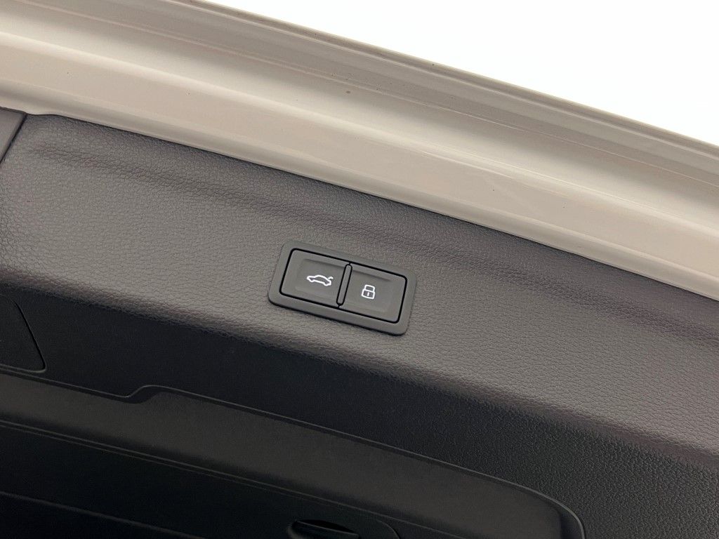 Thumbnail: 2025 Audi Q3 - 11