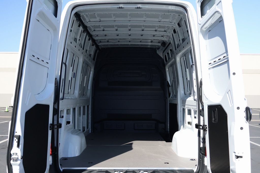 2025 Mercedes-Benz Sprinter 2500 7