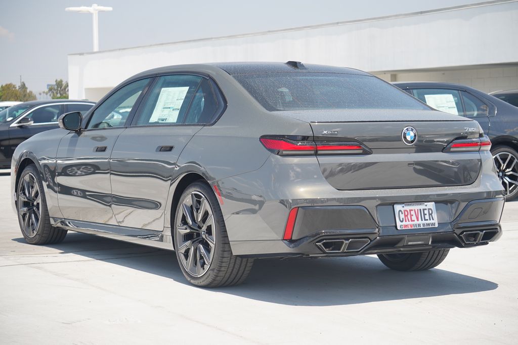 Thumbnail: 2025 BMW 7 Series - 7