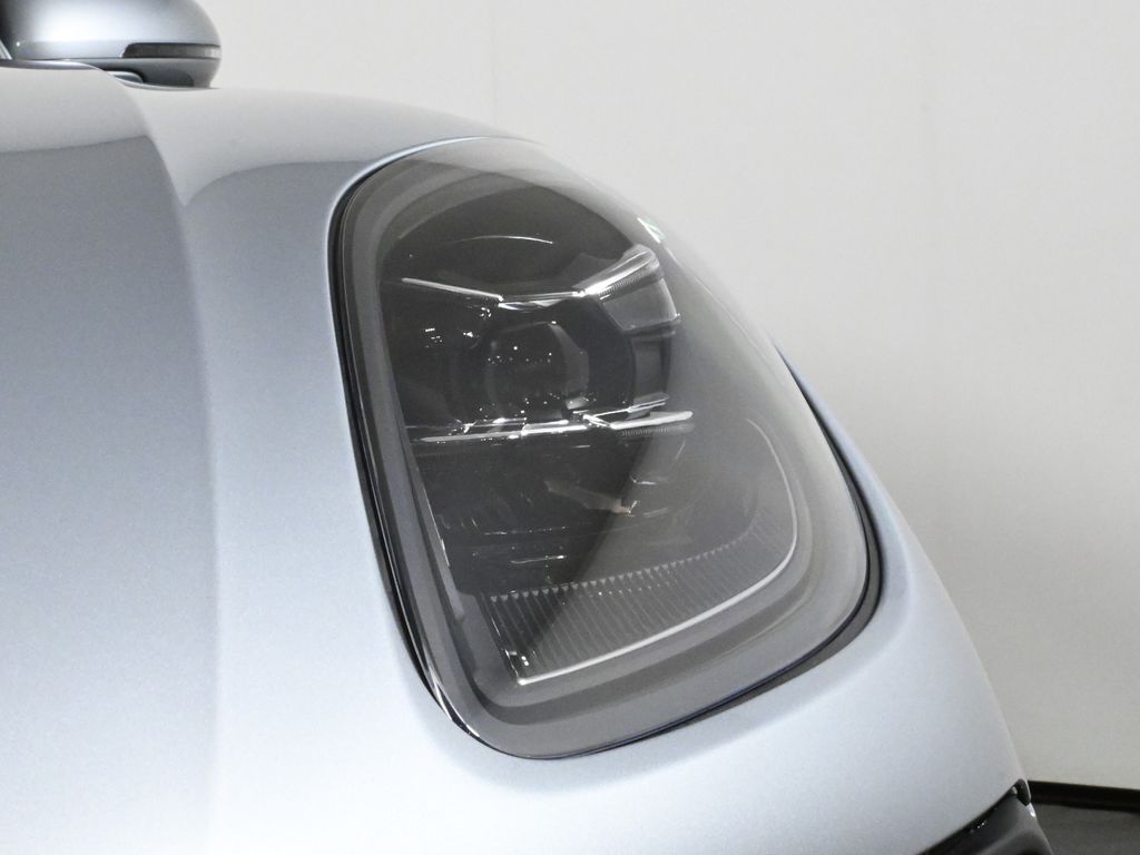 Thumbnail: 2025 Porsche Macan - 12