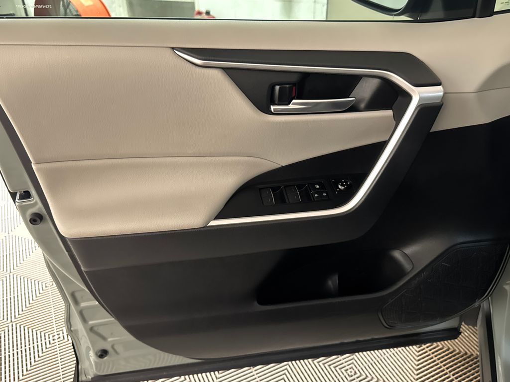 2022 Lunar Rock Toyota RAV4 XLE FWD SUV