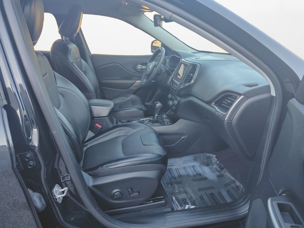 Used Car 2022 Jeep Cherokee  Latitude Lux For Sale Under $25,000 In Austin, Texas