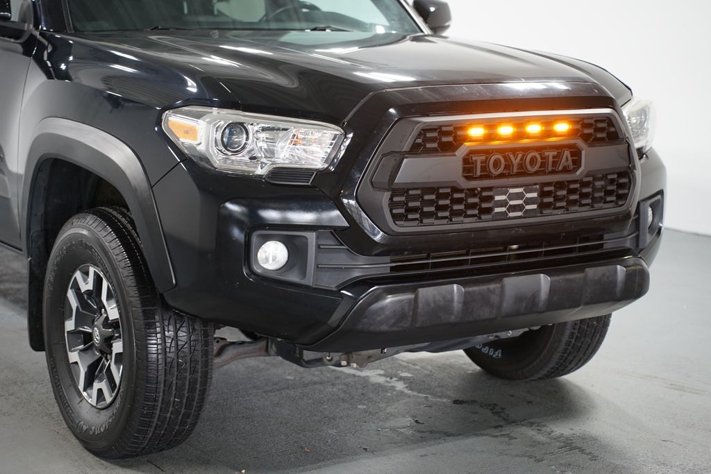 Thumbnail: 2019 Toyota Tacoma - 4