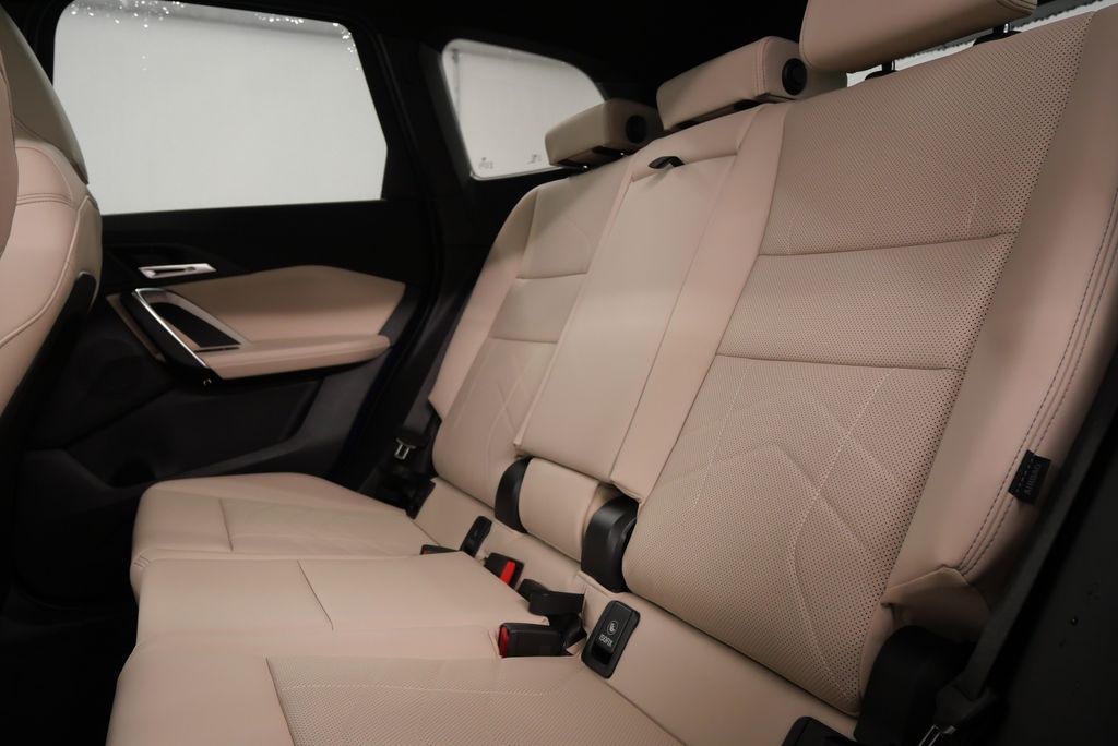 2025 BMW X1 xDrive28i 16