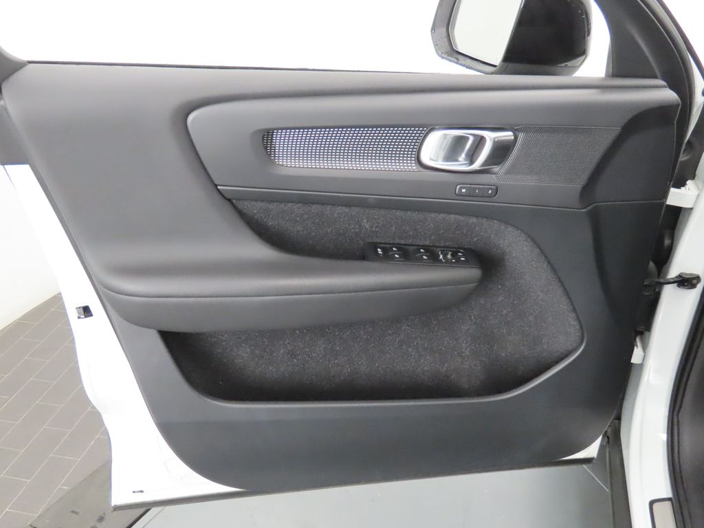 Thumbnail: 2019 Volvo XC40 - 31