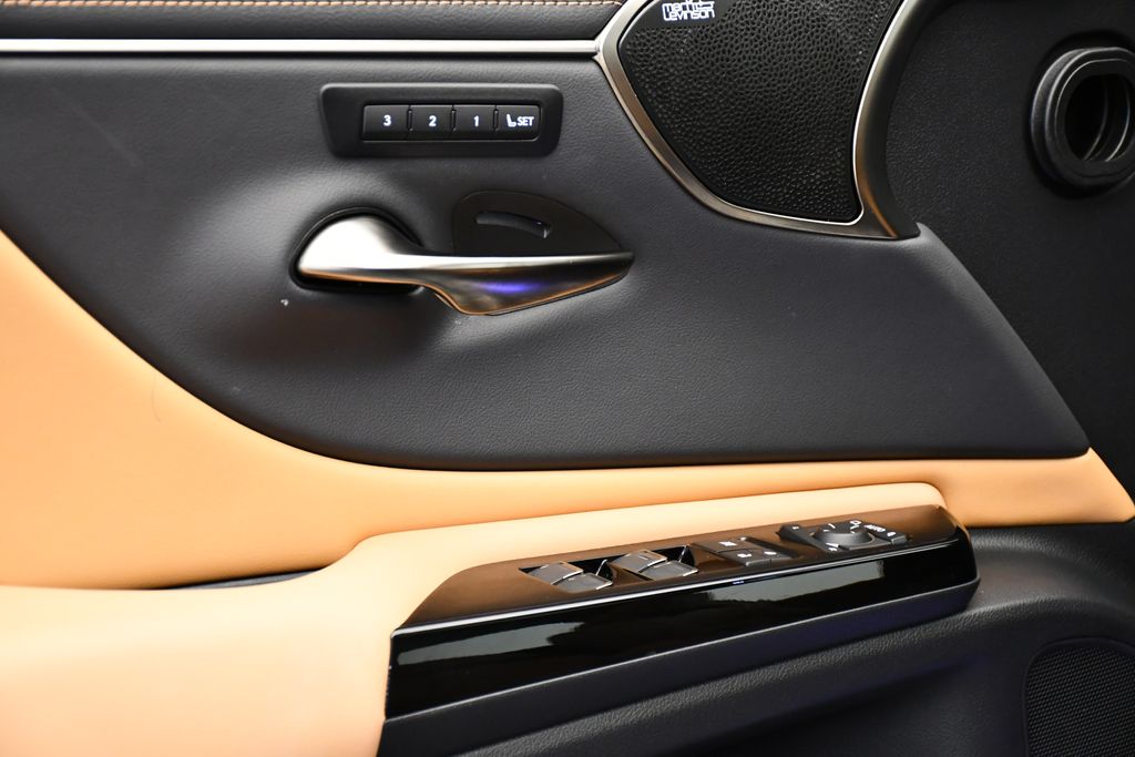 Thumbnail: 2025 Lexus ES - 31