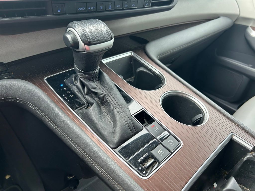 Thumbnail: 2021 Toyota Sienna - 28