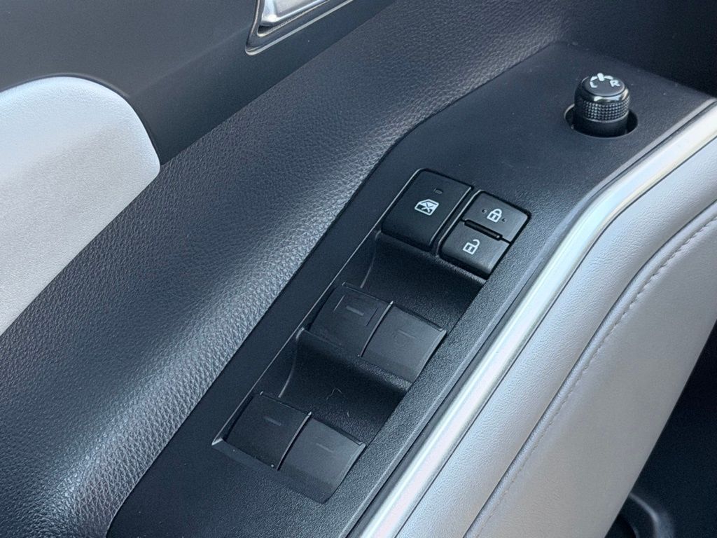 2022 Toyota Highlander XLE - Photo 9