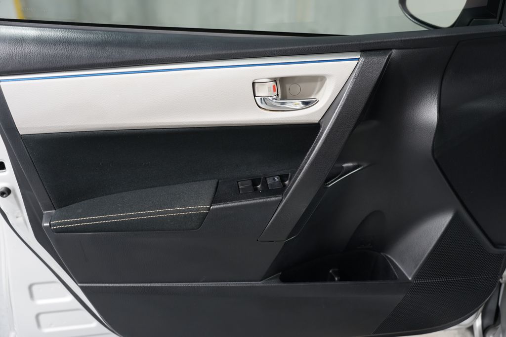 2015 Toyota Corolla LE 25