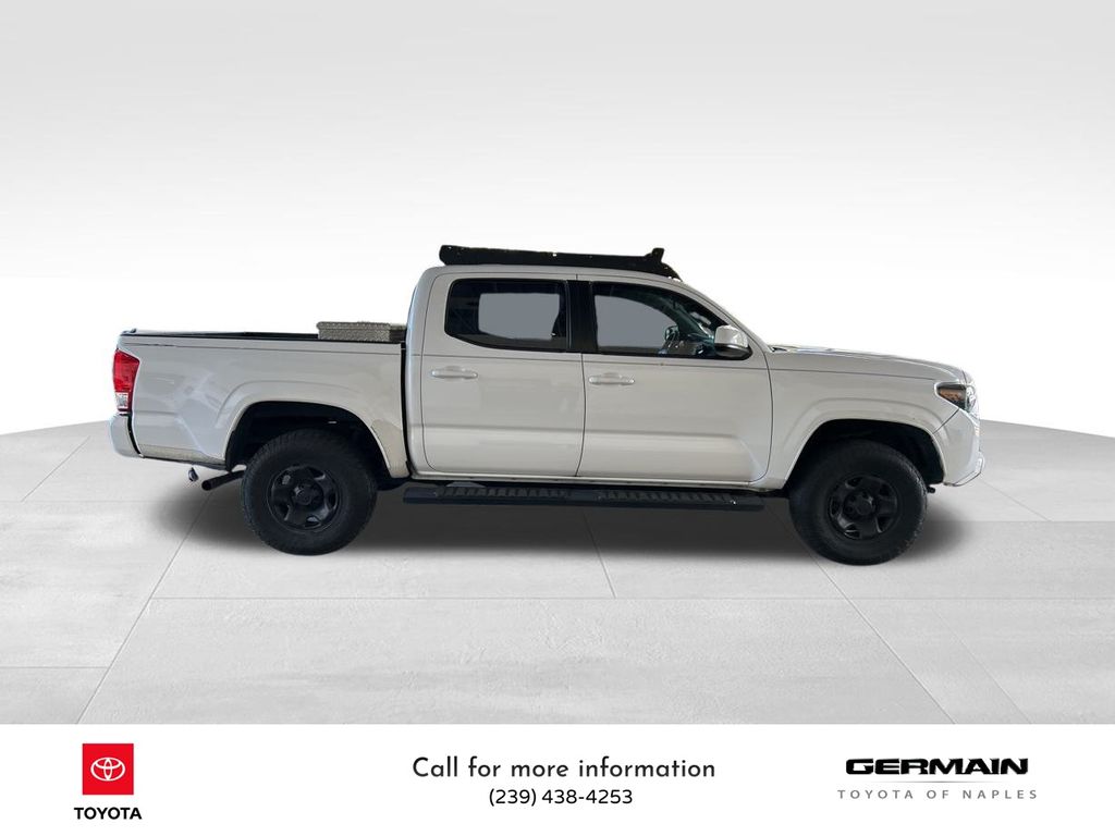 2016 Toyota Tacoma SR5 photo 3