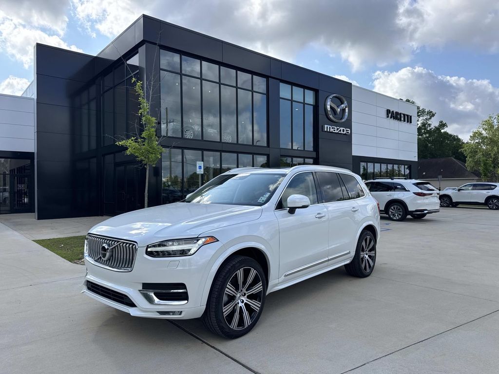Crystal White 2022 Volvo XC90 T6 Inscription 6-Passenger AWD SUV / Crossover All-Wheel Drive Automatic