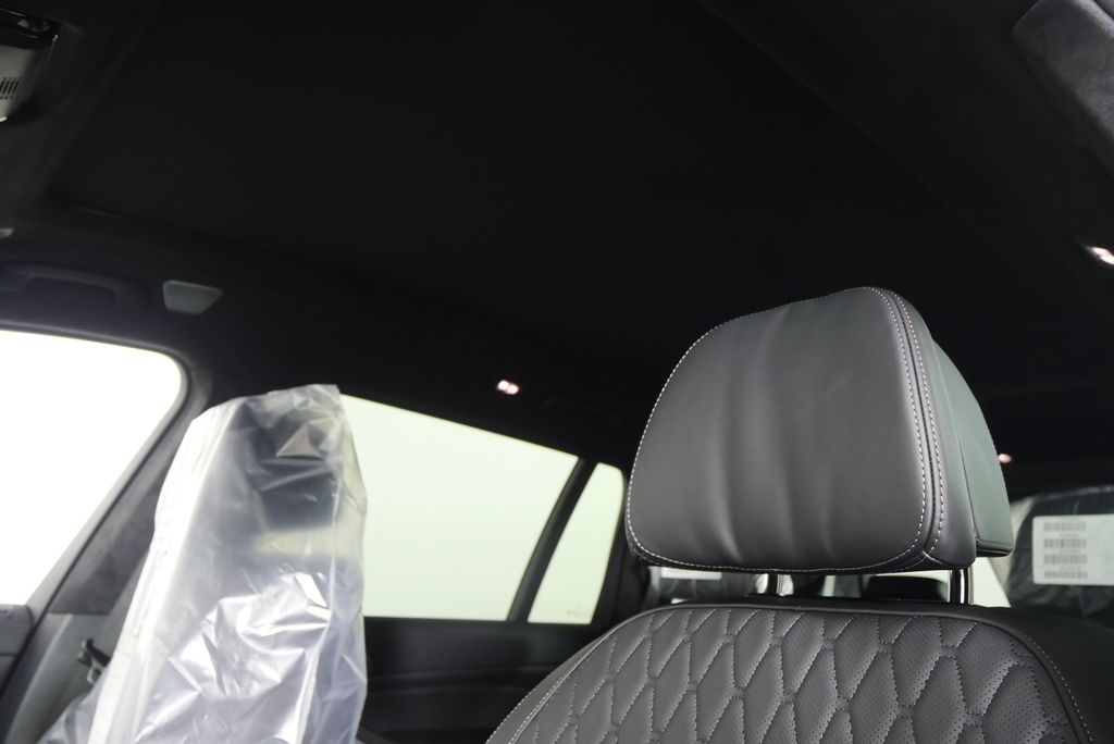 Thumbnail: 2026 BMW X7 - 12