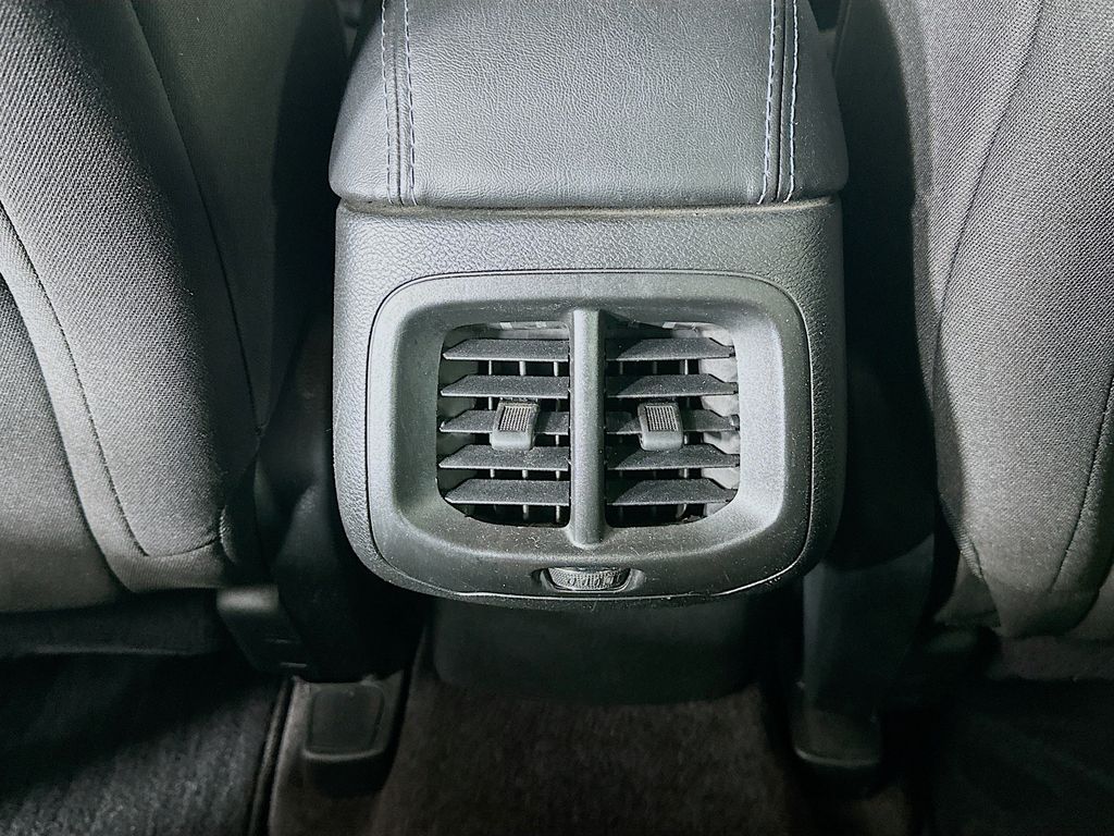 Used 2019 Red Jeep Latitude image 22