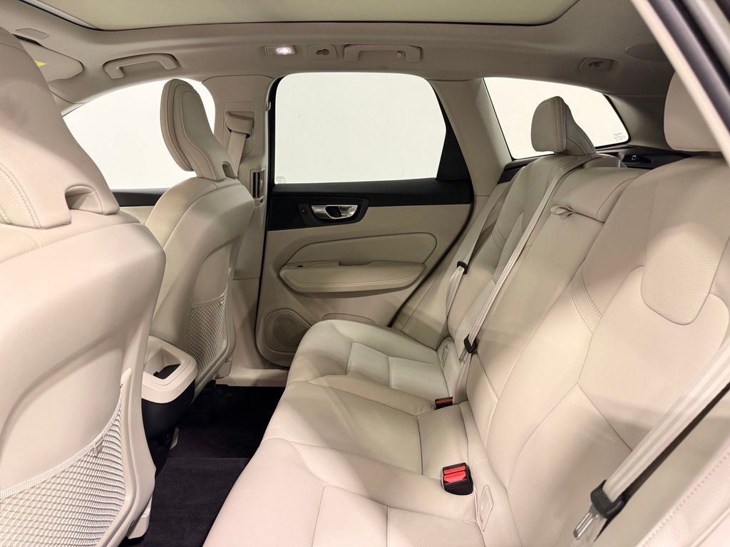 Thumbnail: 2023 Volvo XC60 - 21