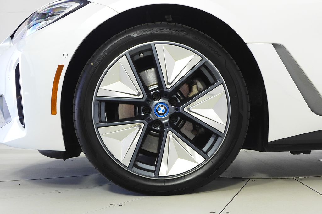 Thumbnail: 2023 BMW i4 - 5
