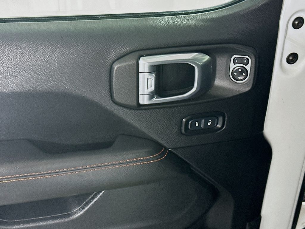 Used 2021 White Jeep Mojave image 24