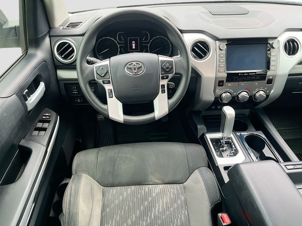 Used 2020 White Toyota SR5 image 21