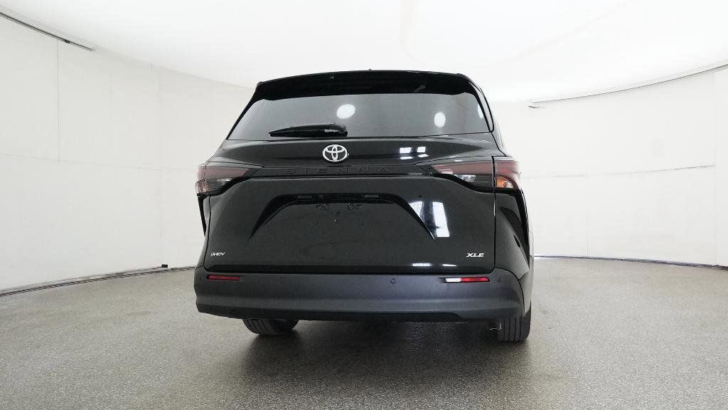 Thumbnail: 2026 Toyota Sienna - 25