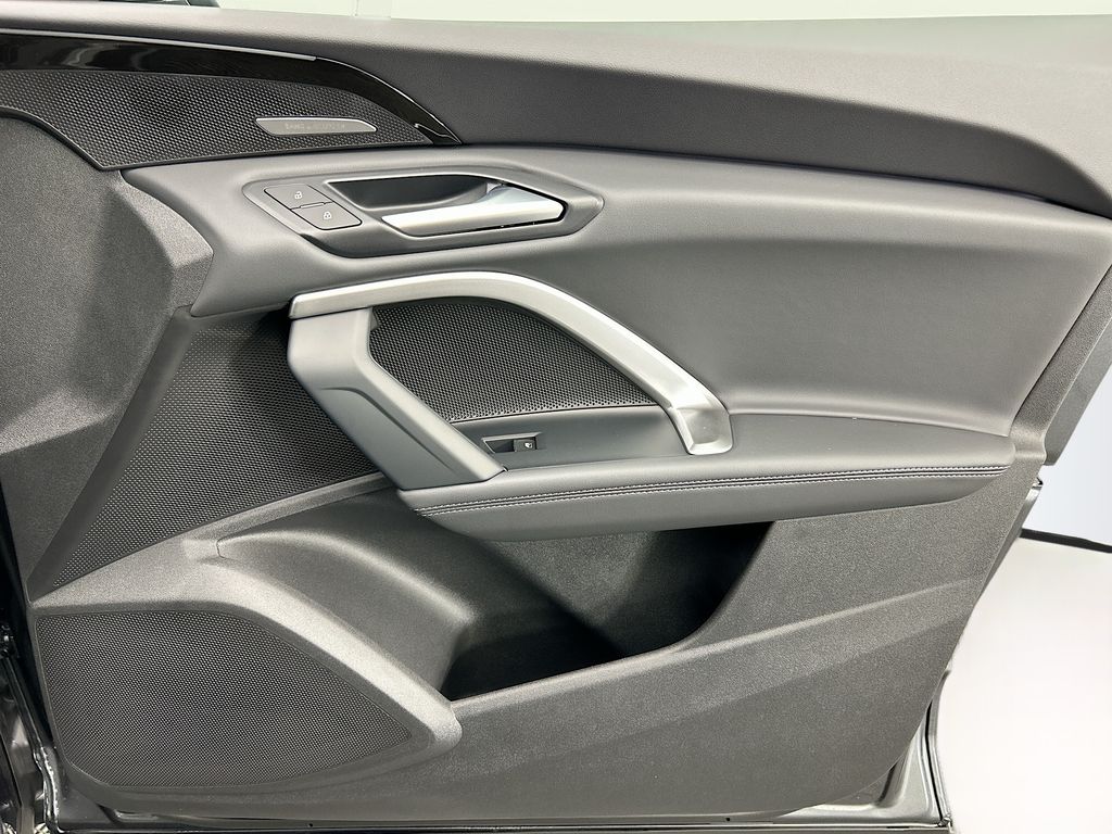 Thumbnail: 2025 Audi Q5 - 25