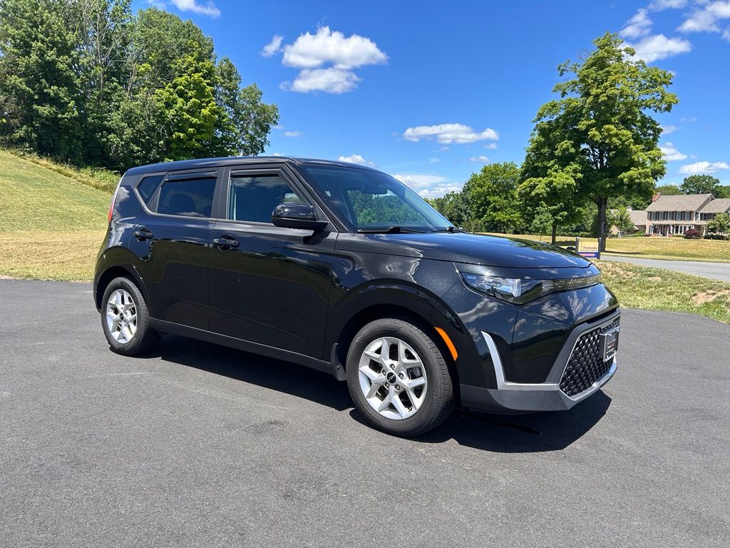 Fusion Black 2023 Kia Soul SUV / Crossover Front-Wheel Drive Continuously Variable Transmission