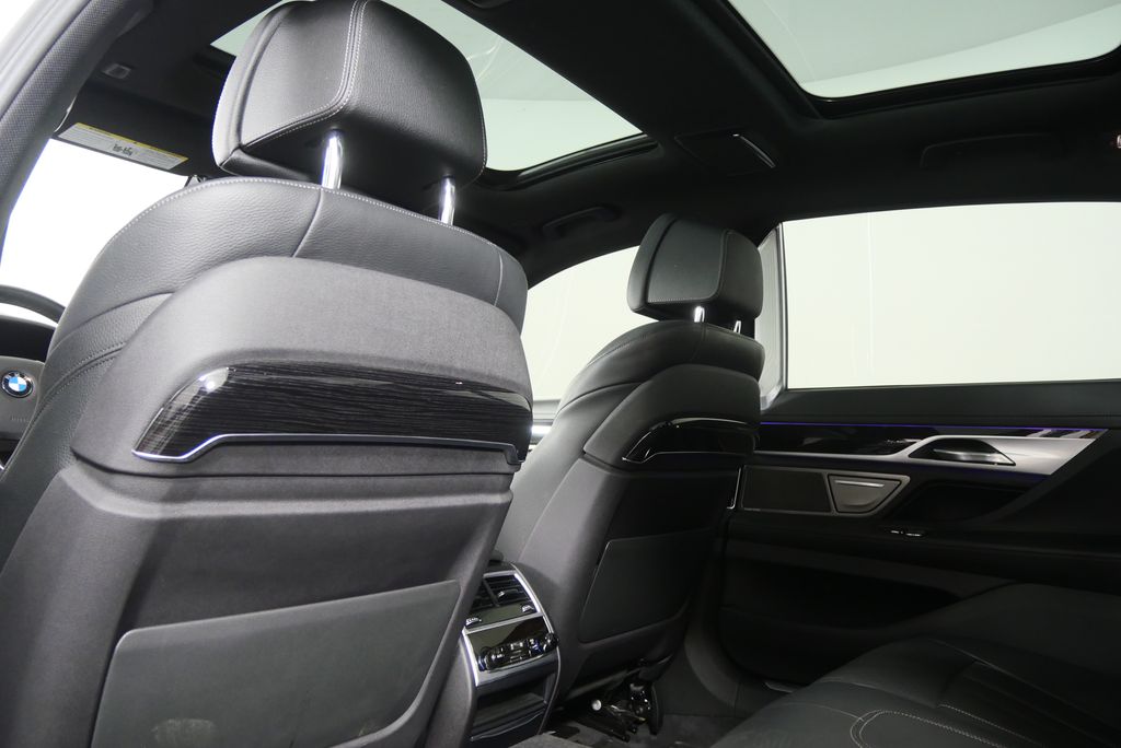 Thumbnail: 2019 BMW 7 Series - 13