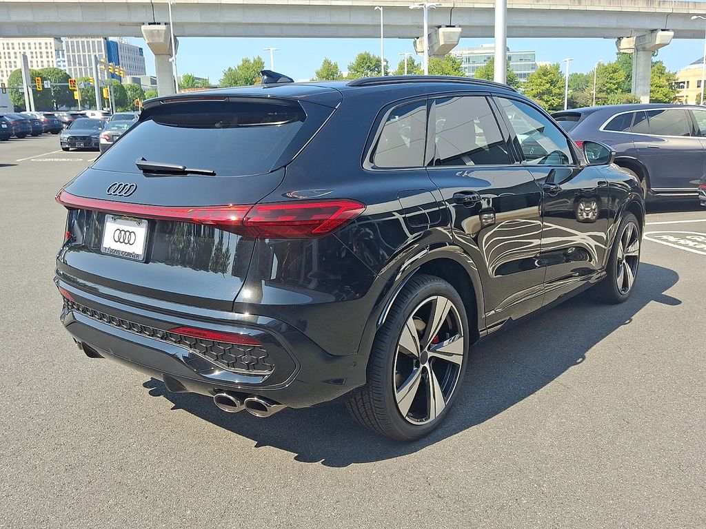 Thumbnail: 2026 Audi SQ5 - 3