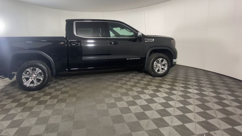 2024 GMC Sierra 1500 SLE 9