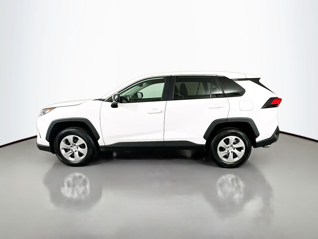 2022 Toyota RAV4 LE 8