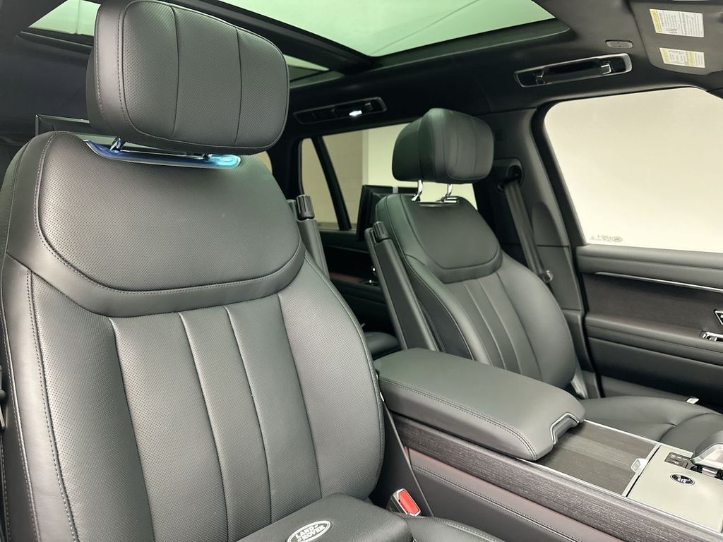 2025 Land Rover Range Rover SE 6
