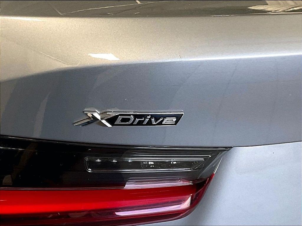 2025 BMW 3 Series — photo 28