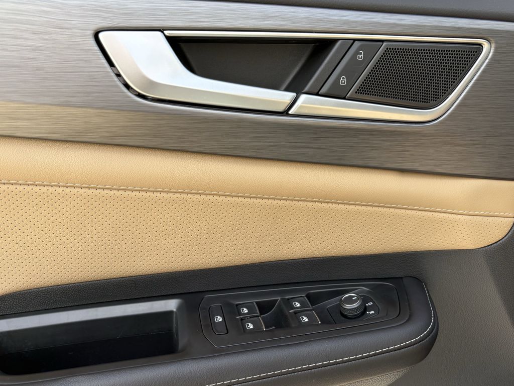 New 2026 White Pearl Volkswagen 2.0T SE w/Technology image 10