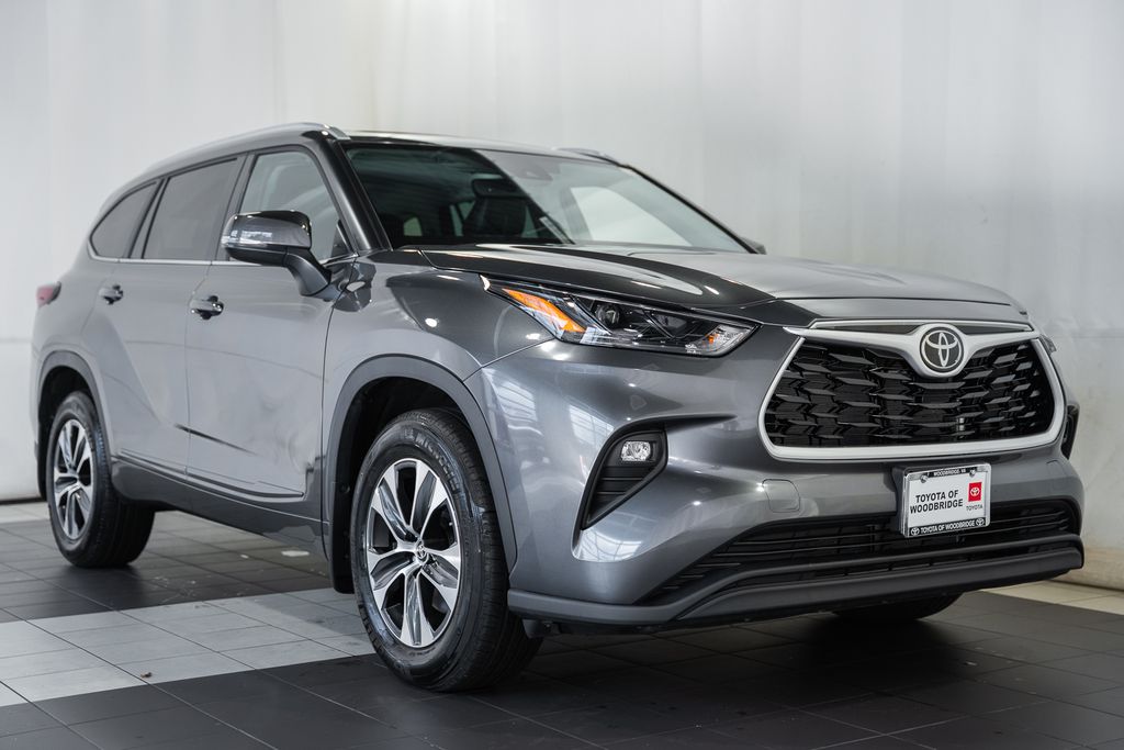 Gray 2025 Toyota Highlander SUV / Crossover All-Wheel Drive 8-Speed Automatic