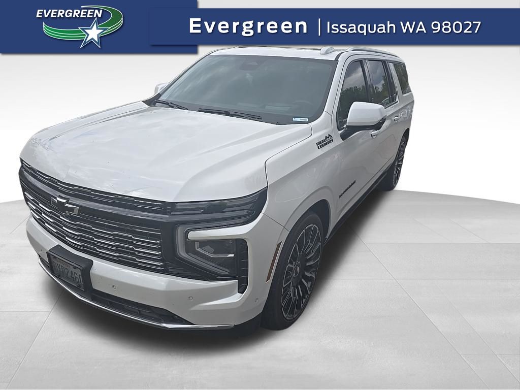 White (Iridescent Pearl Tricoat) 2025 Chevrolet Suburban SUV / Crossover Four-Wheel Drive