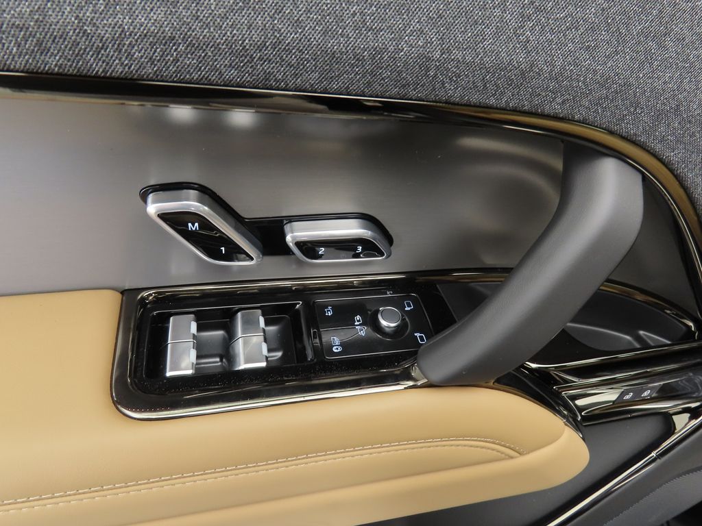 Thumbnail: 2025 Land Rover Range Rover Sport - 22