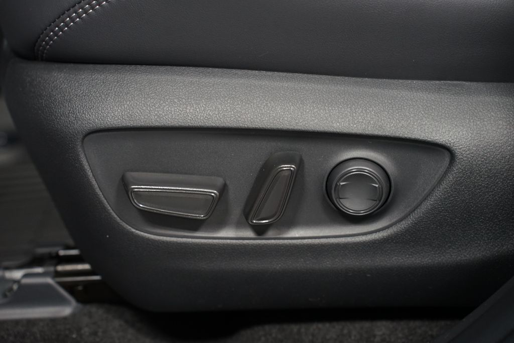 Thumbnail: 2025 Toyota RAV4 - 32