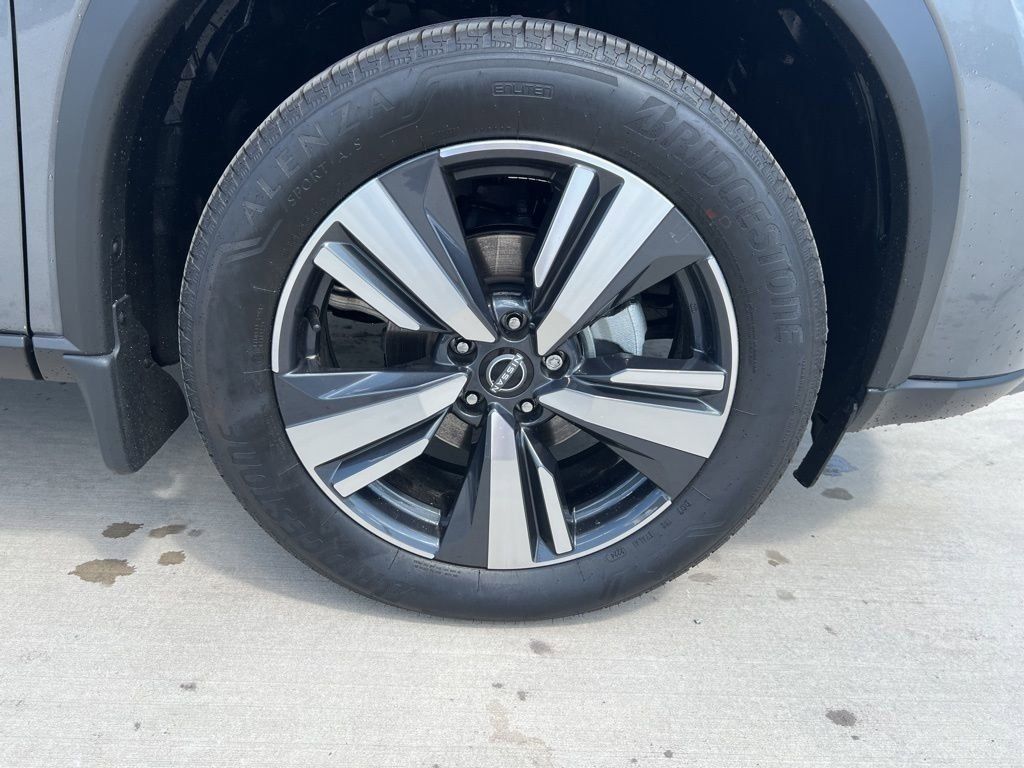 2025 Gun Metallic Nissan Rogue SL FWD SUV
