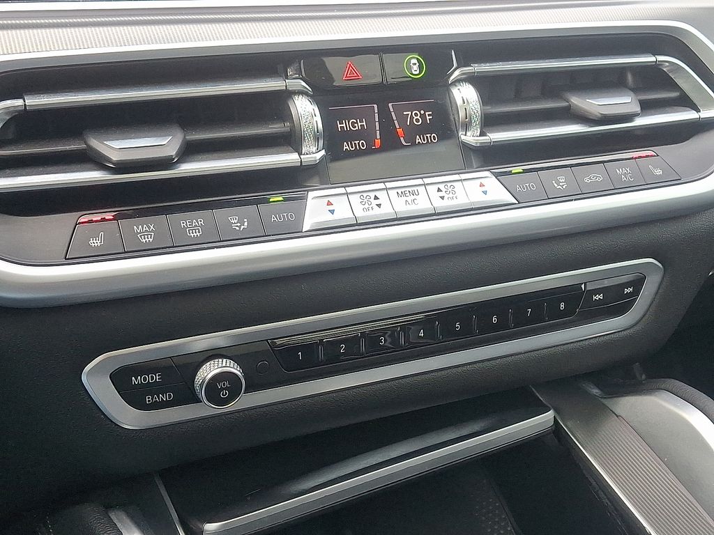 Thumbnail: 2022 BMW X6 - 16