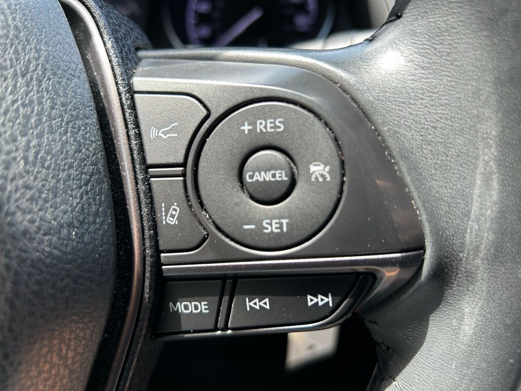 2022 Toyota Camry SE 24