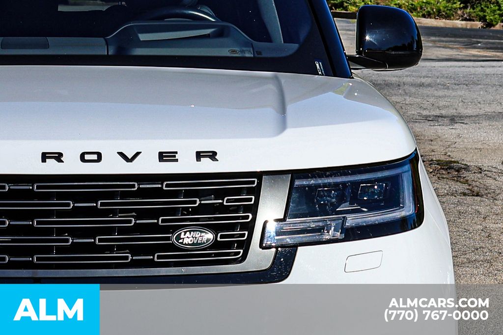 Used 2023 White Land Rover SE image 15