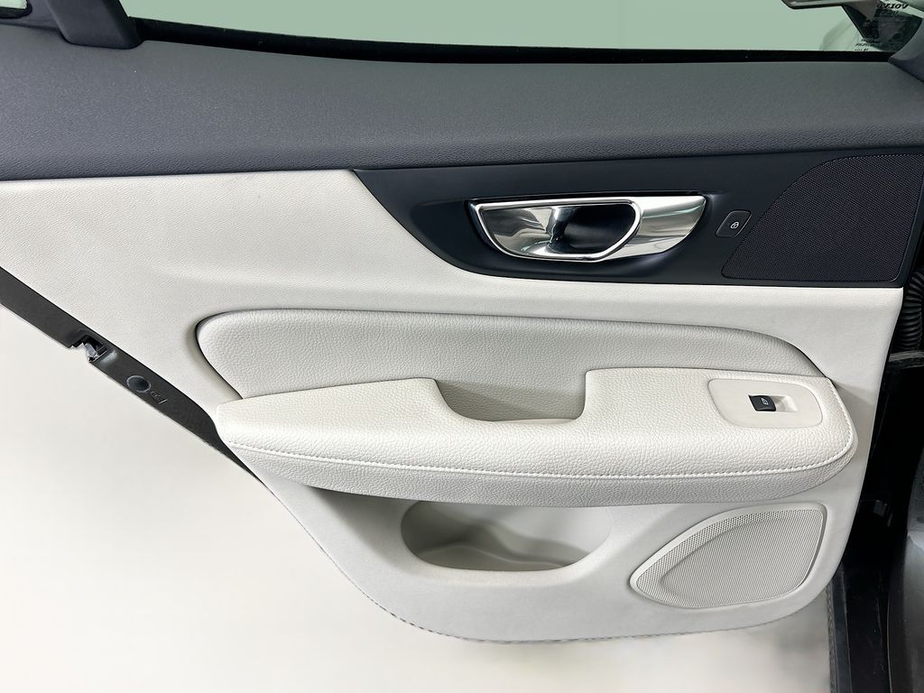 Thumbnail: 2020 Volvo S60 - 24