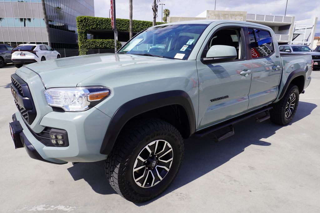 View vehicle photo 4