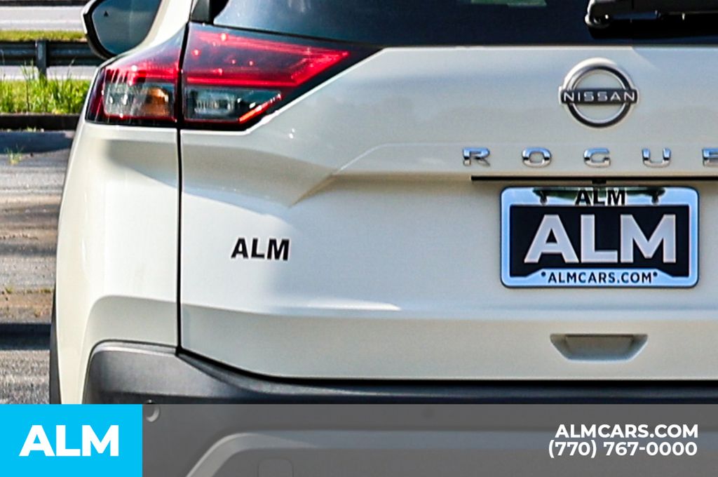 Used 2023 White Nissan SV image 12