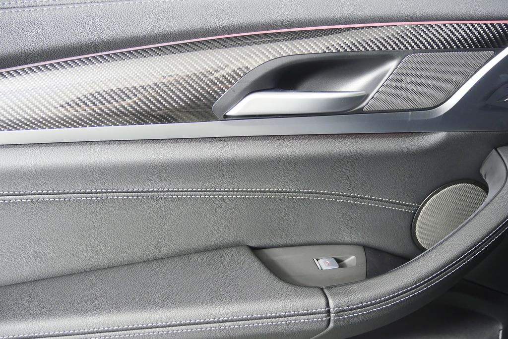 Thumbnail: 2025 BMW X4 - 14
