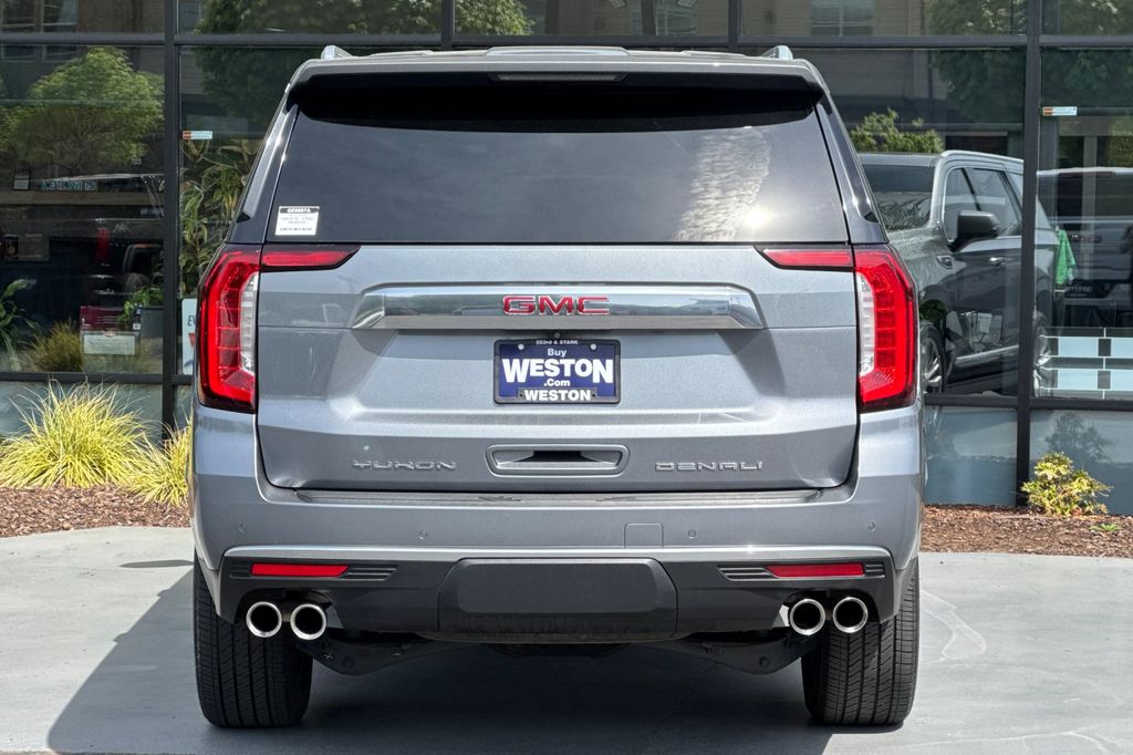 used 2022 GMC Yukon XL car, priced at $53,902