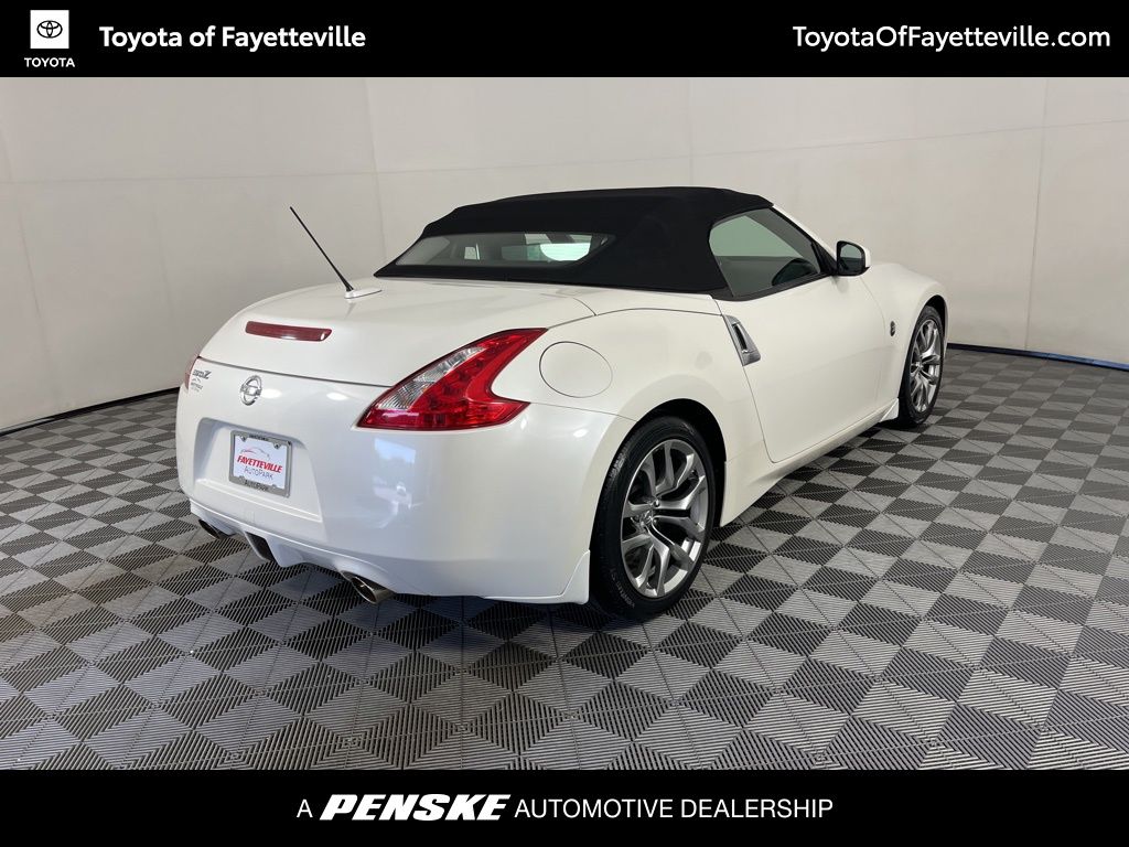 Thumbnail: 2010 Nissan Z - 5