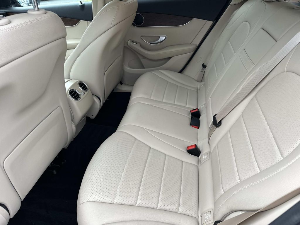 Thumbnail: 2022 Mercedes-Benz GLC - 27